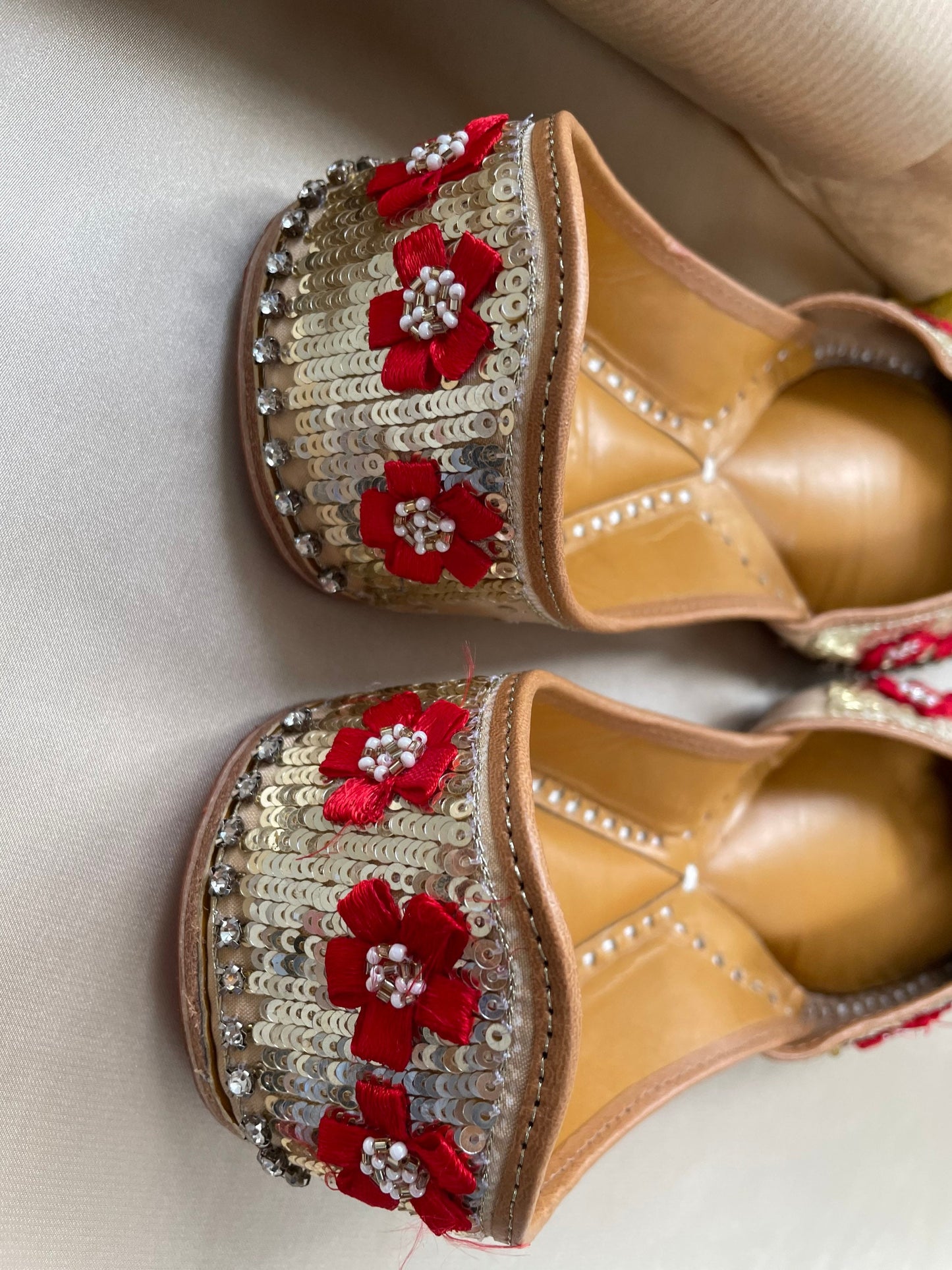 Bridal Red Juttis Punjabi Jooti Women Shoes Khussa Embroidered pumps Bridal Shoes