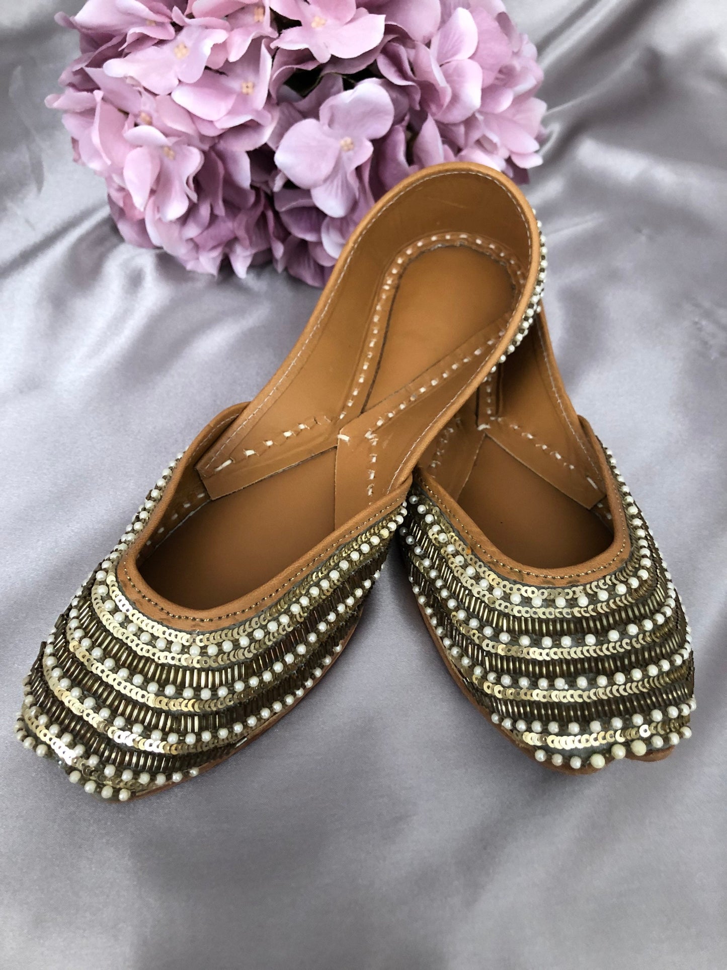 Women Punjabi Juttis Jootis Pakistani Khussa Mojaris available in Various Sizes
