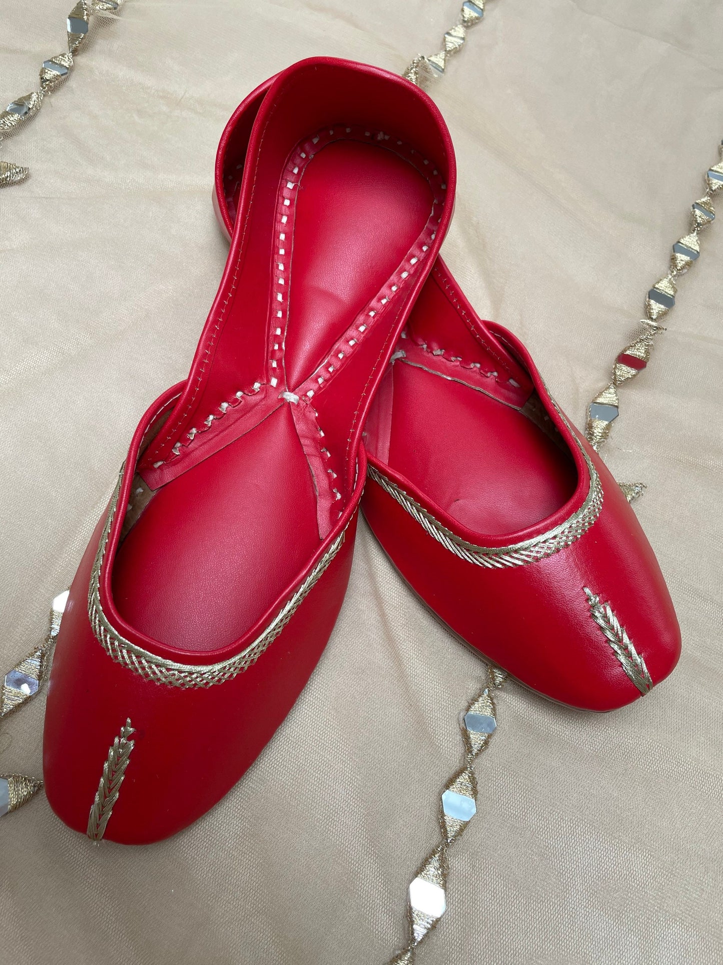 Leatherette Juttis Punjabi Jooti Women Shoes Khussa Embroidered pumps Bridal Shoes Various colours