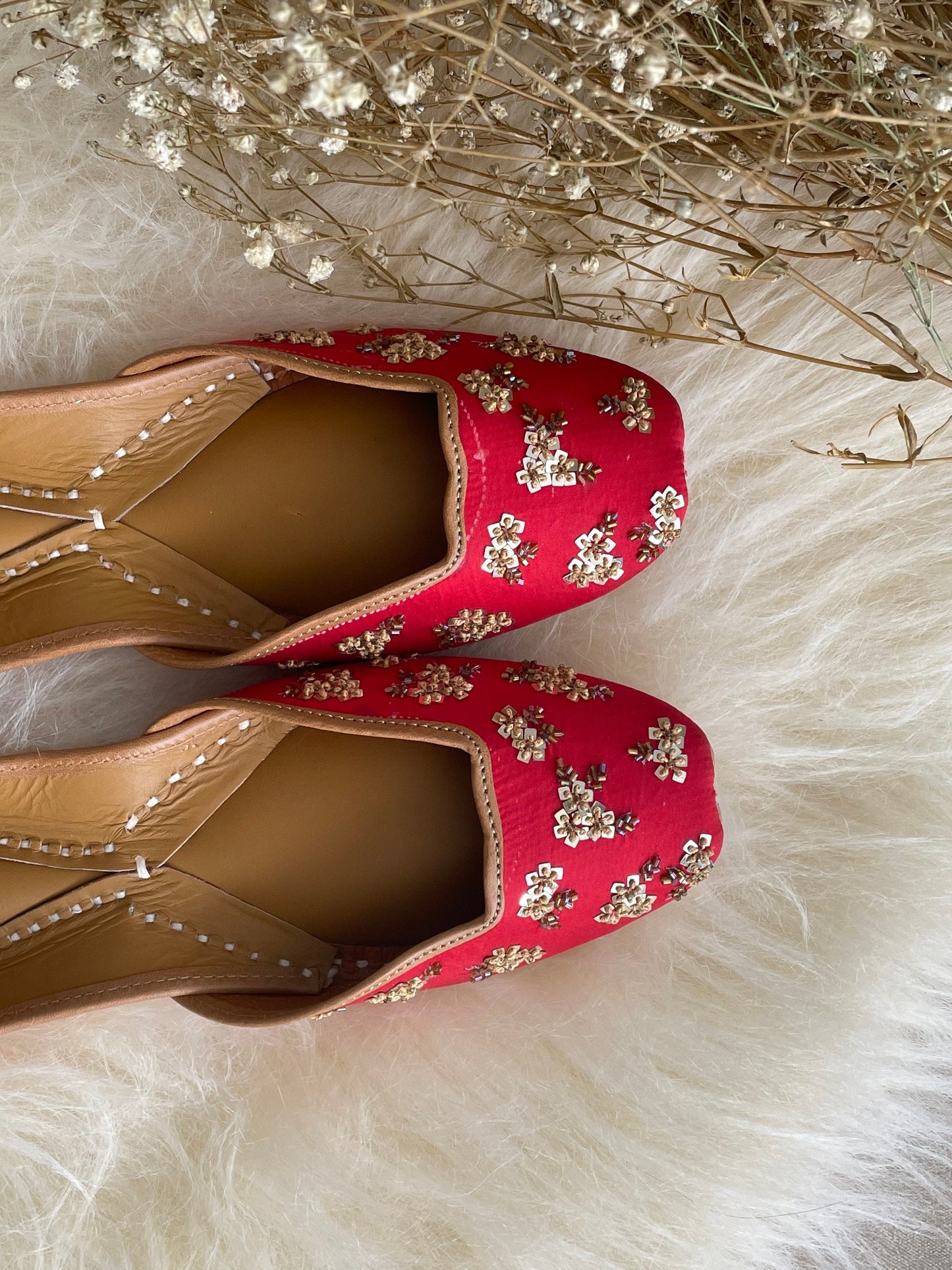 Red Juttis Punjabi Jooti Women Shoes Khussa Embroidered pumps Bridal Shoes