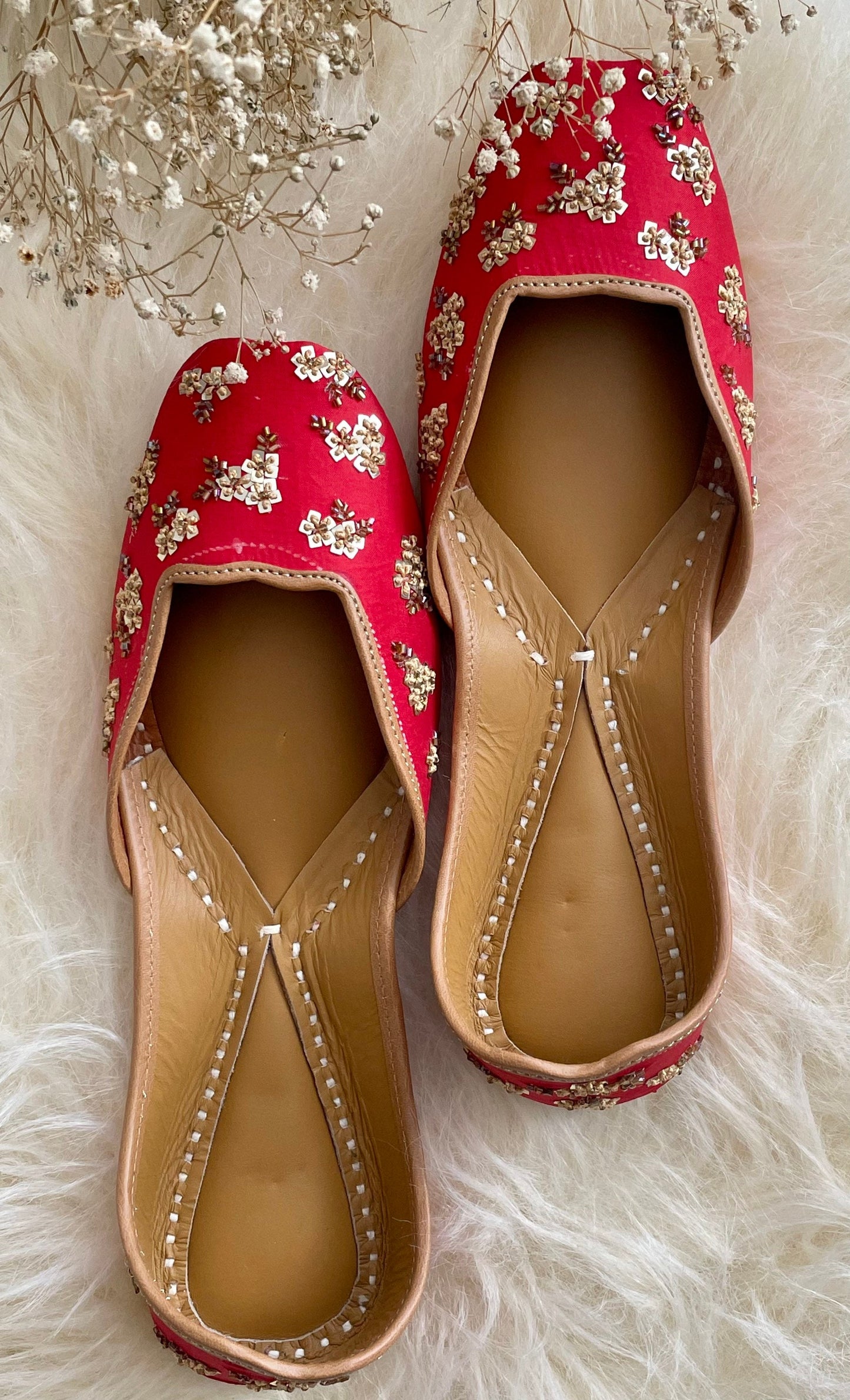 Red Juttis Punjabi Jooti Women Shoes Khussa Embroidered pumps Bridal Shoes