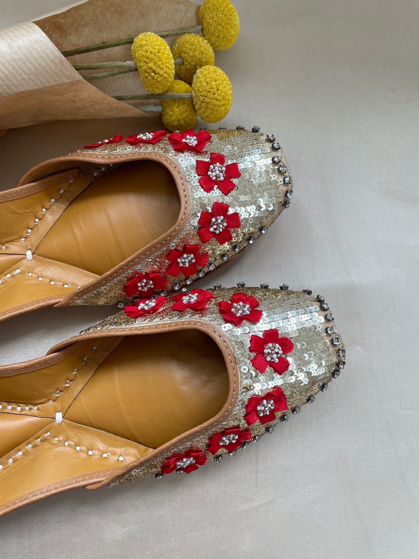 Bridal Red Juttis Punjabi Jooti Women Shoes Khussa Embroidered pumps Bridal Shoes