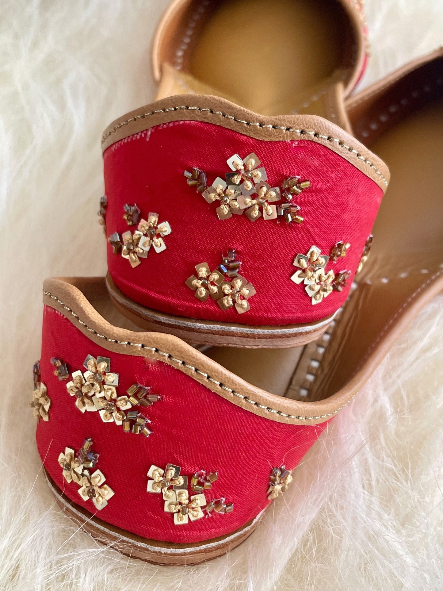 Red Juttis Punjabi Jooti Women Shoes Khussa Embroidered pumps Bridal Shoes