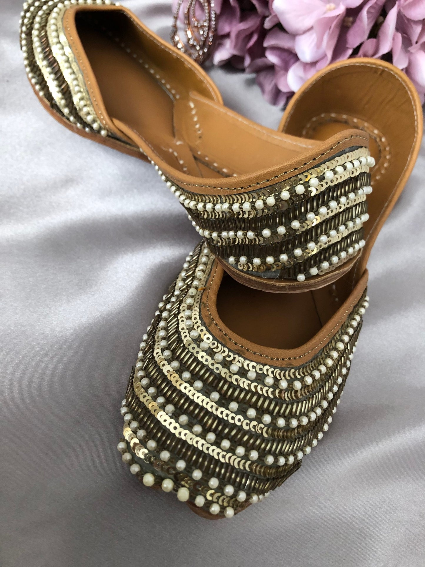 Women Punjabi Juttis Jootis Pakistani Khussa Mojaris available in Various Sizes