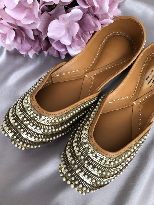 Women Punjabi Juttis Jootis Pakistani Khussa Mojaris available in Various Sizes