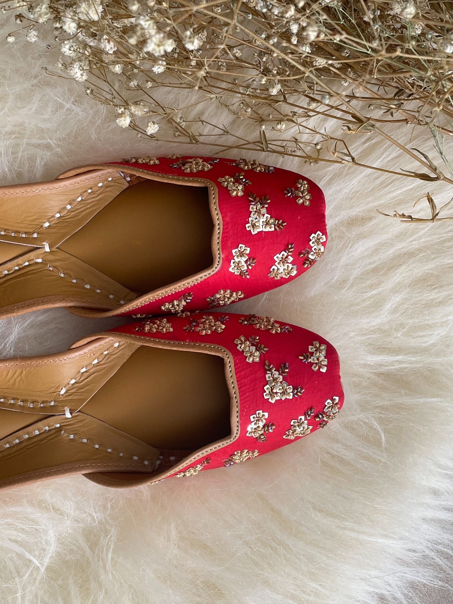 Red Juttis Punjabi Jooti Women Shoes Khussa Embroidered pumps Bridal Shoes