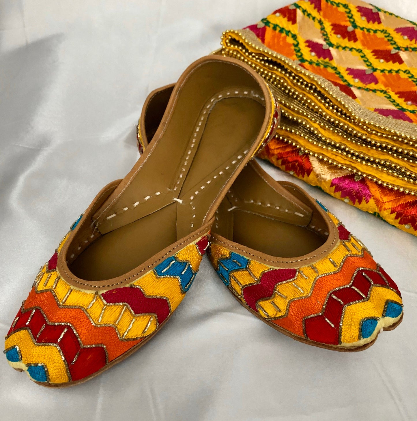 Multi Chevron Punjabi Jutti/Jooti/Khussa in Leather Cushioned Insole Sizes US 6, 7, 8 / UK 4, 5, 6