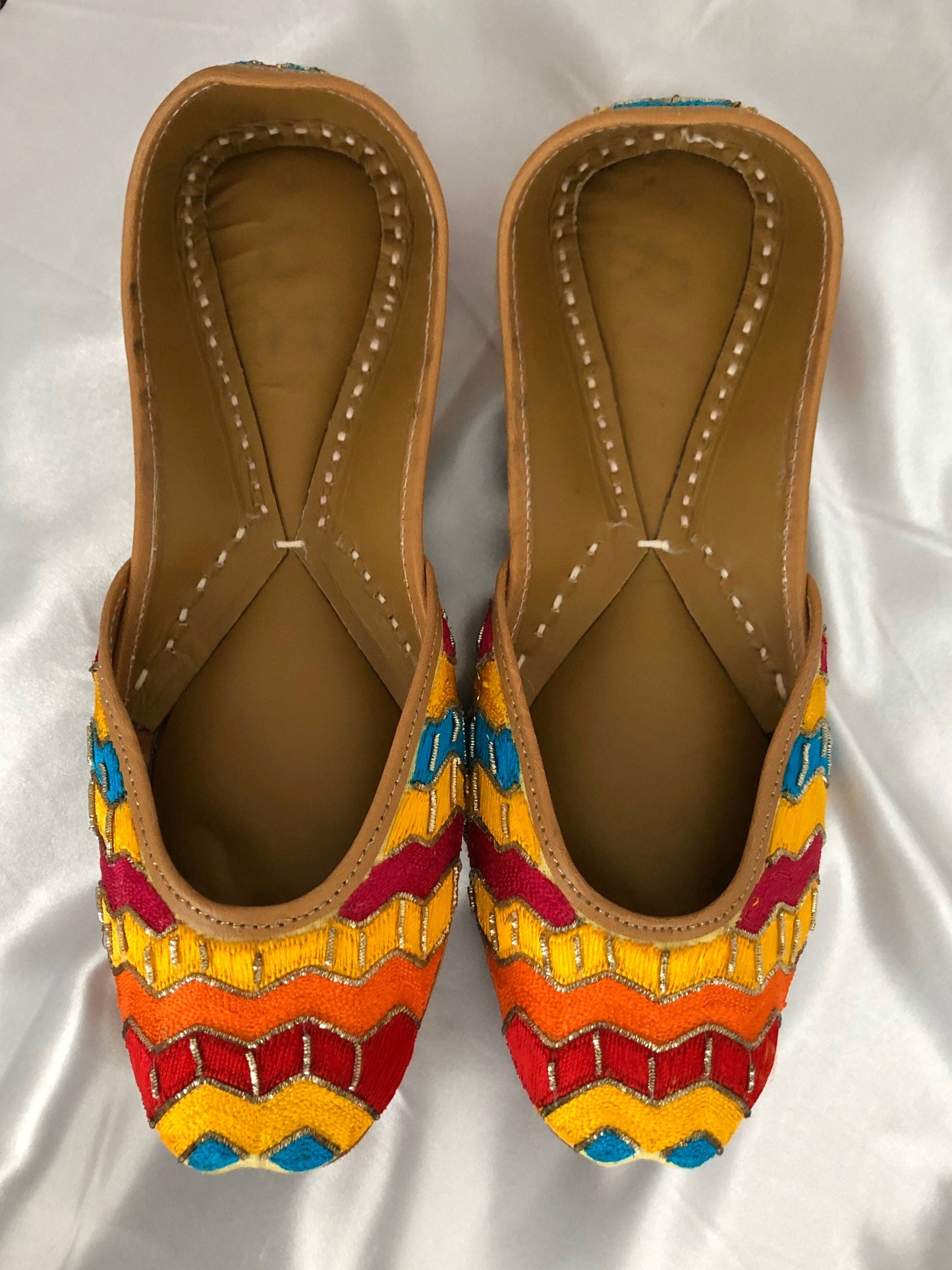 Multi Chevron Punjabi Jutti/Jooti/Khussa in Leather Cushioned Insole Sizes US 6, 7, 8 / UK 4, 5, 6
