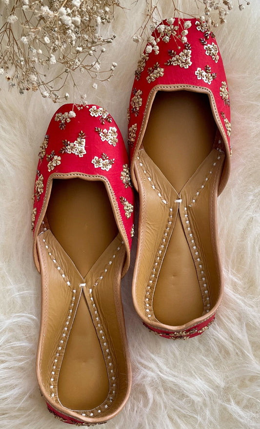 Red Juttis Punjabi Jooti Women Shoes Khussa Embroidered pumps Bridal Shoes