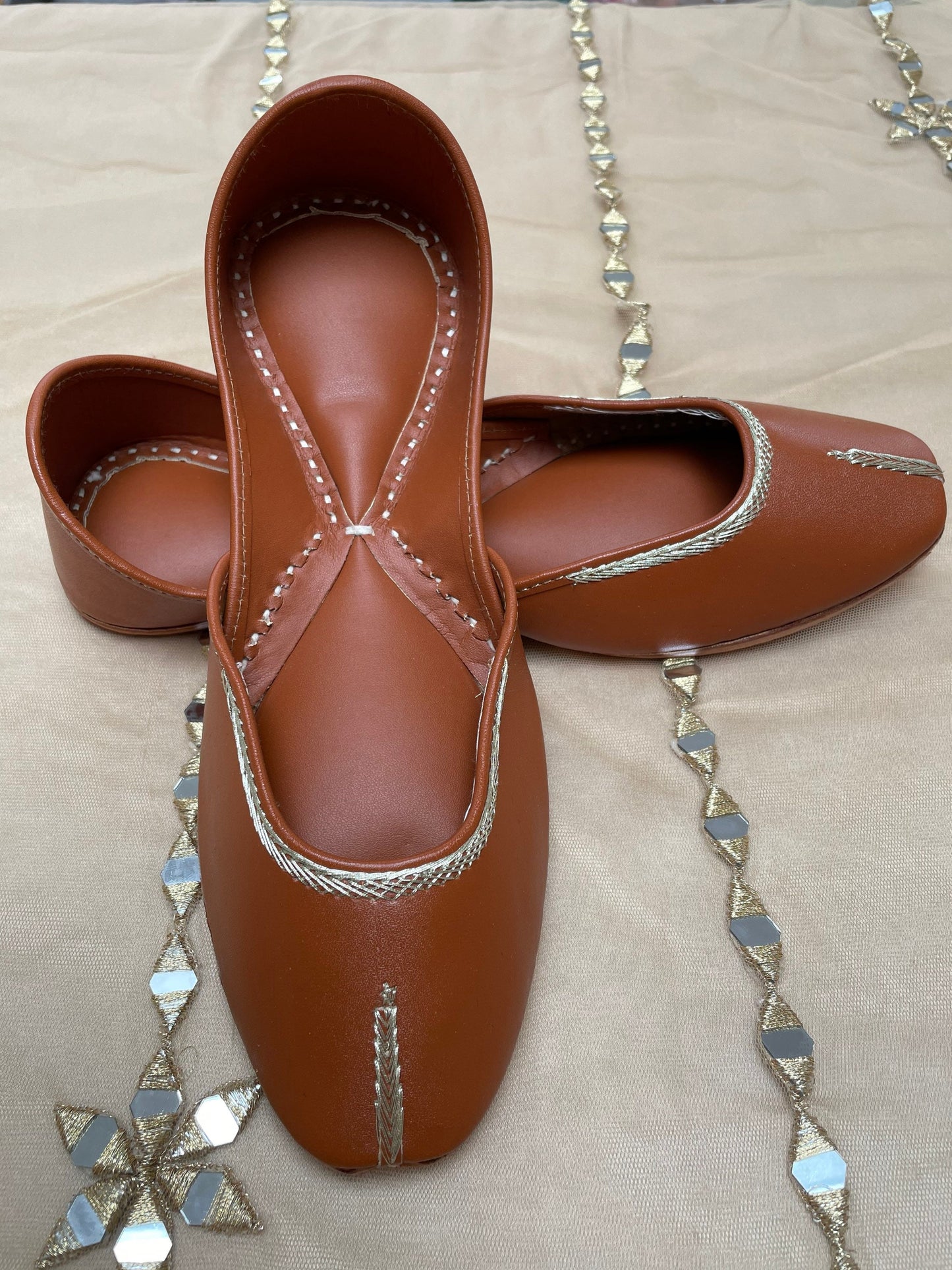 Leatherette Juttis Punjabi Jooti Women Shoes Khussa Embroidered pumps Bridal Shoes Various colours
