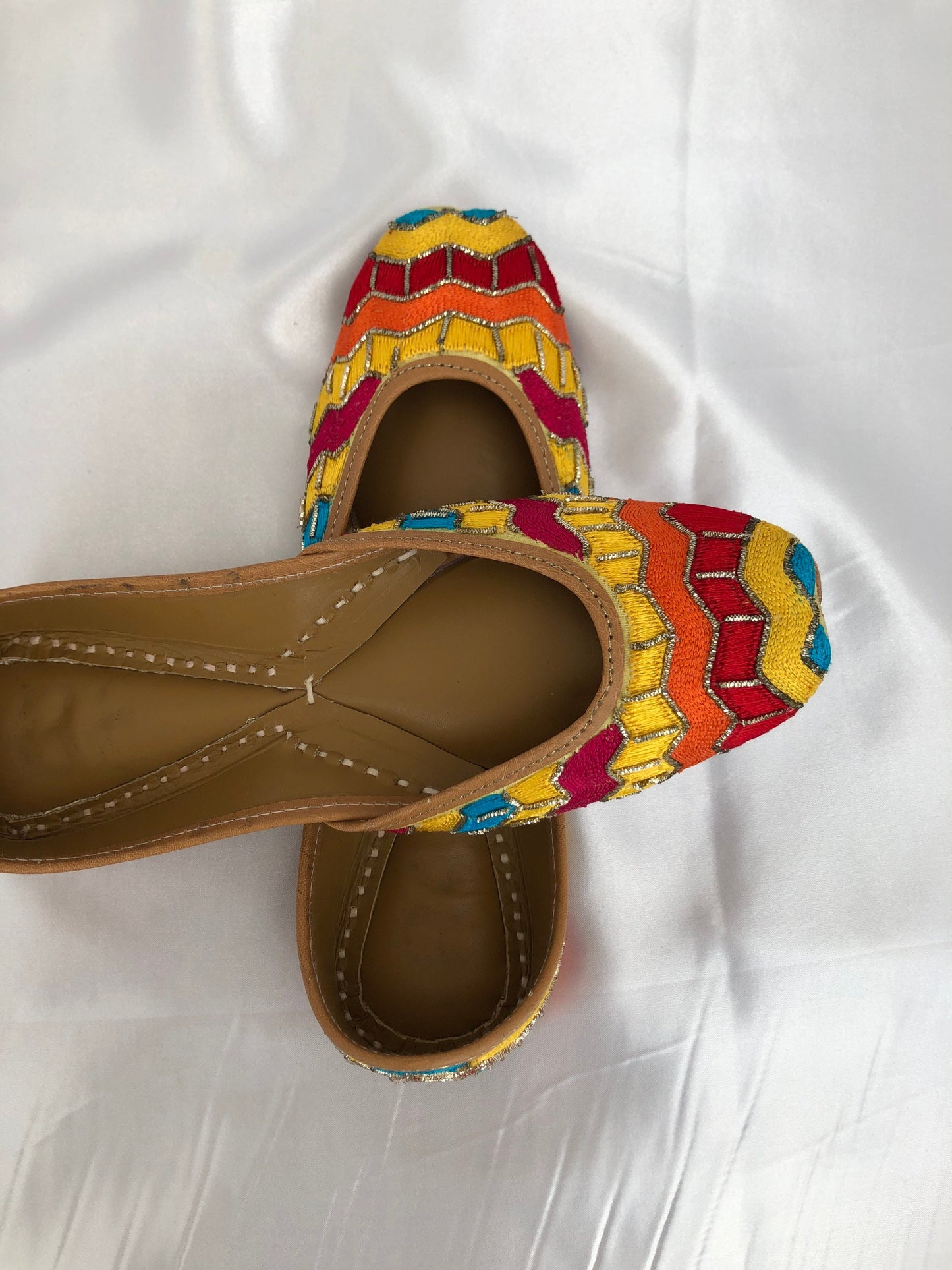 Multi Chevron Punjabi Jutti/Jooti/Khussa in Leather Cushioned Insole Sizes US 6, 7, 8 / UK 4, 5, 6