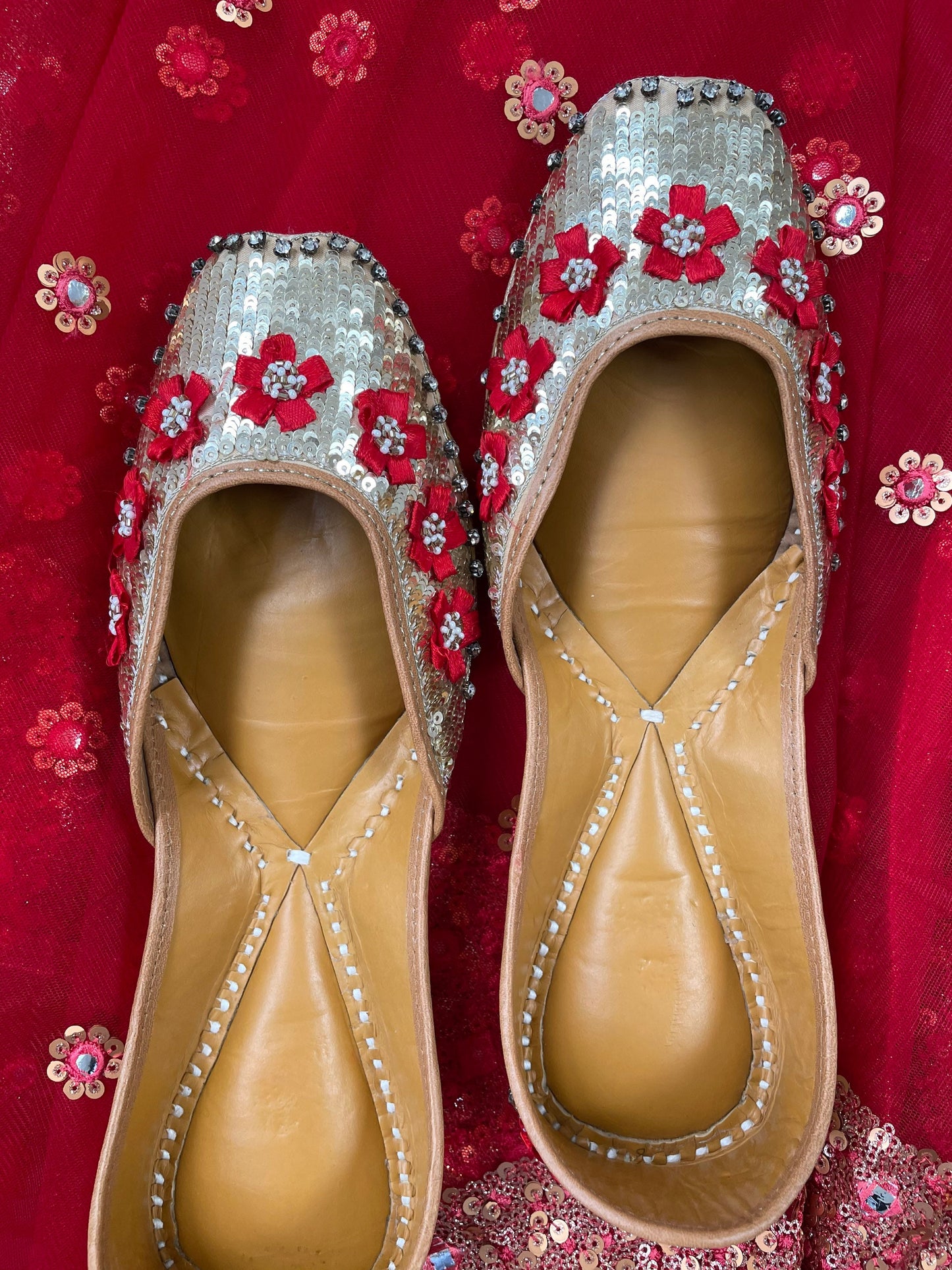 Bridal Red Juttis Punjabi Jooti Women Shoes Khussa Embroidered pumps Bridal Shoes